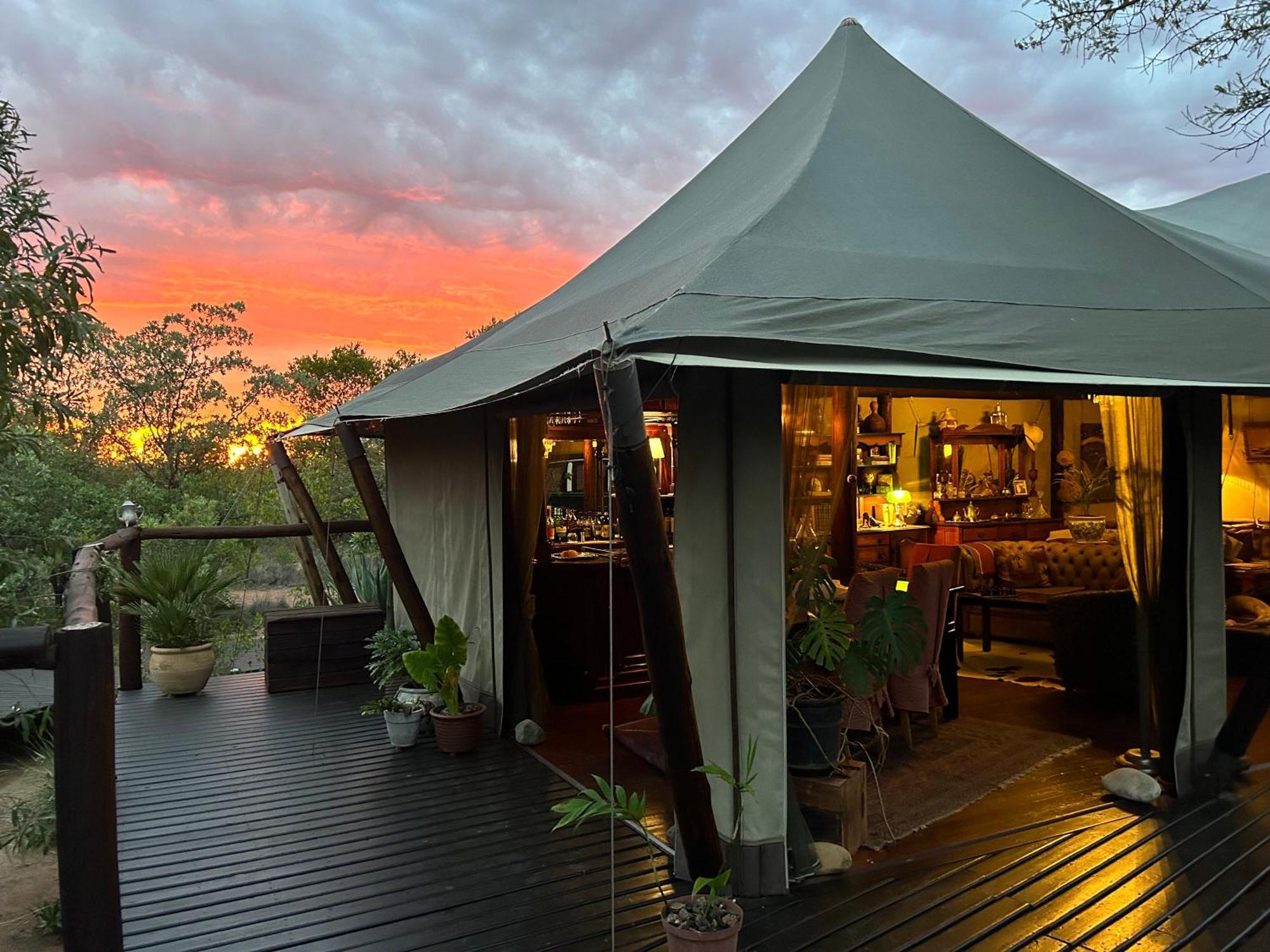 Out In Africa Wildlife Lodge Hammanskraal Bagian luar foto
