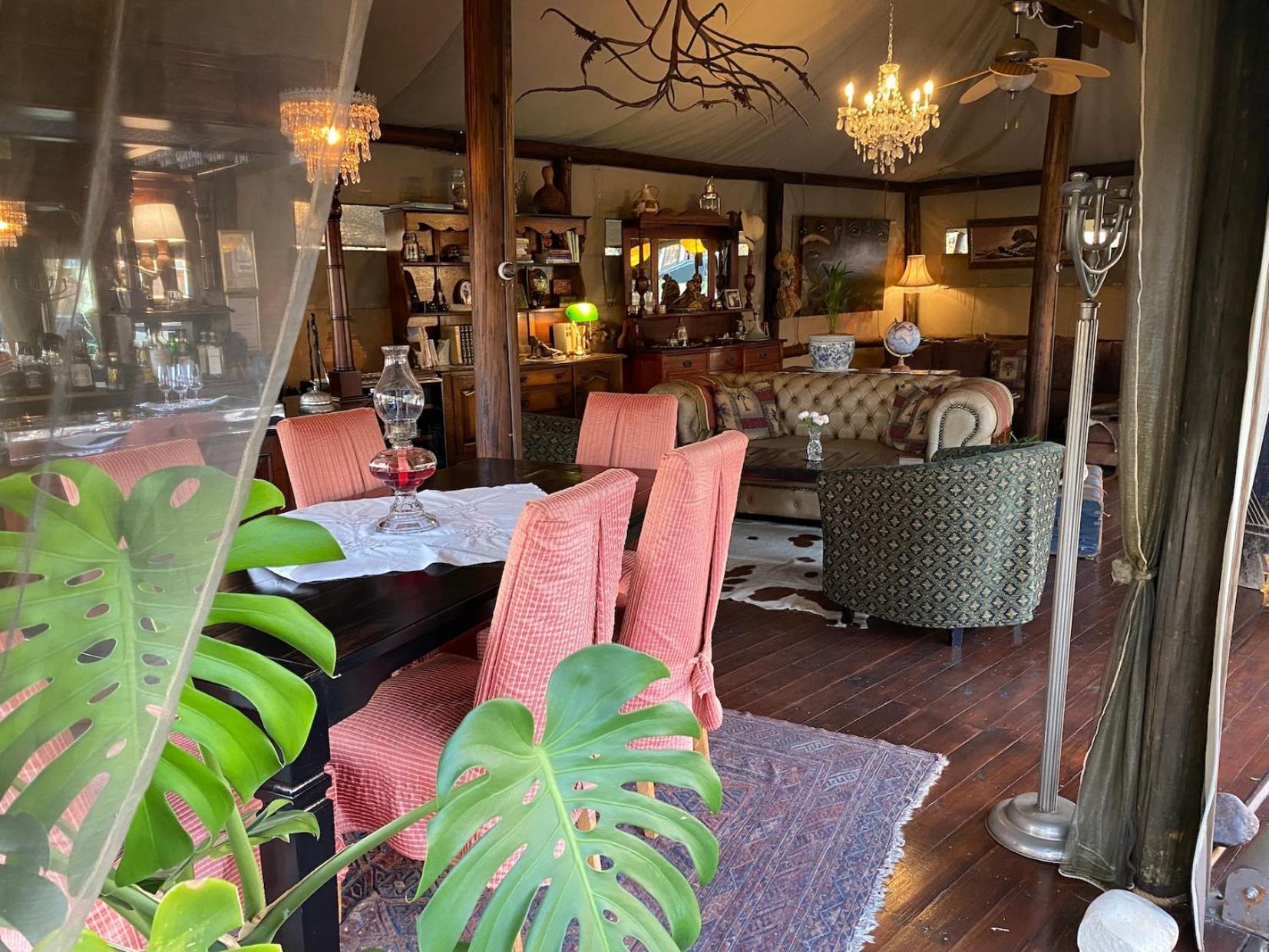 Out In Africa Wildlife Lodge Hammanskraal Bagian luar foto