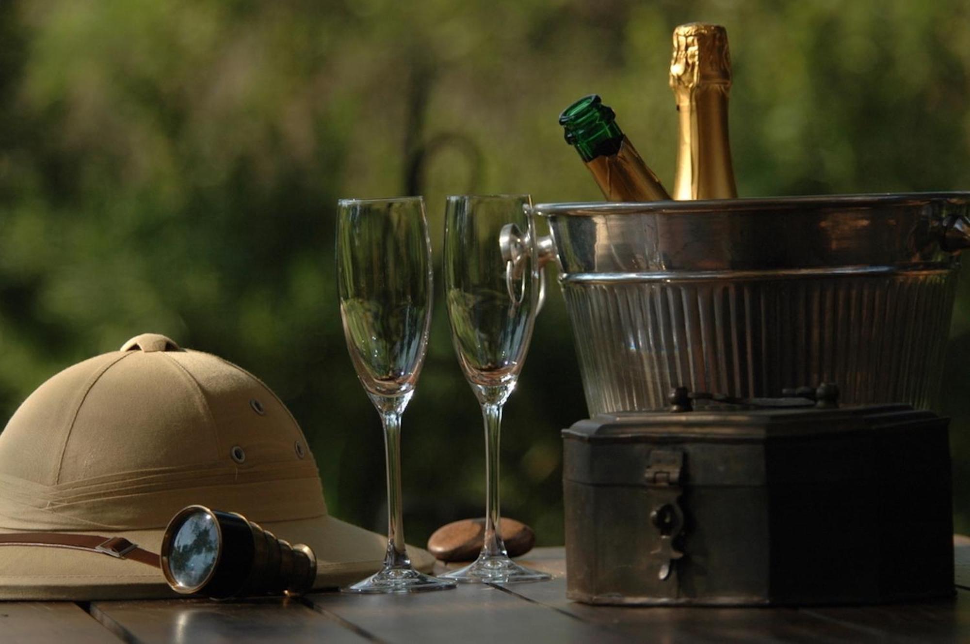 Out In Africa Wildlife Lodge Hammanskraal Bagian luar foto