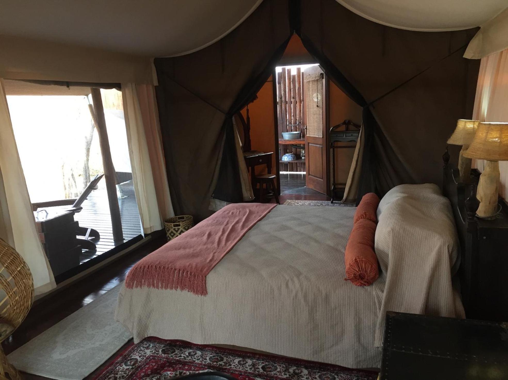 Out In Africa Wildlife Lodge Hammanskraal Bagian luar foto